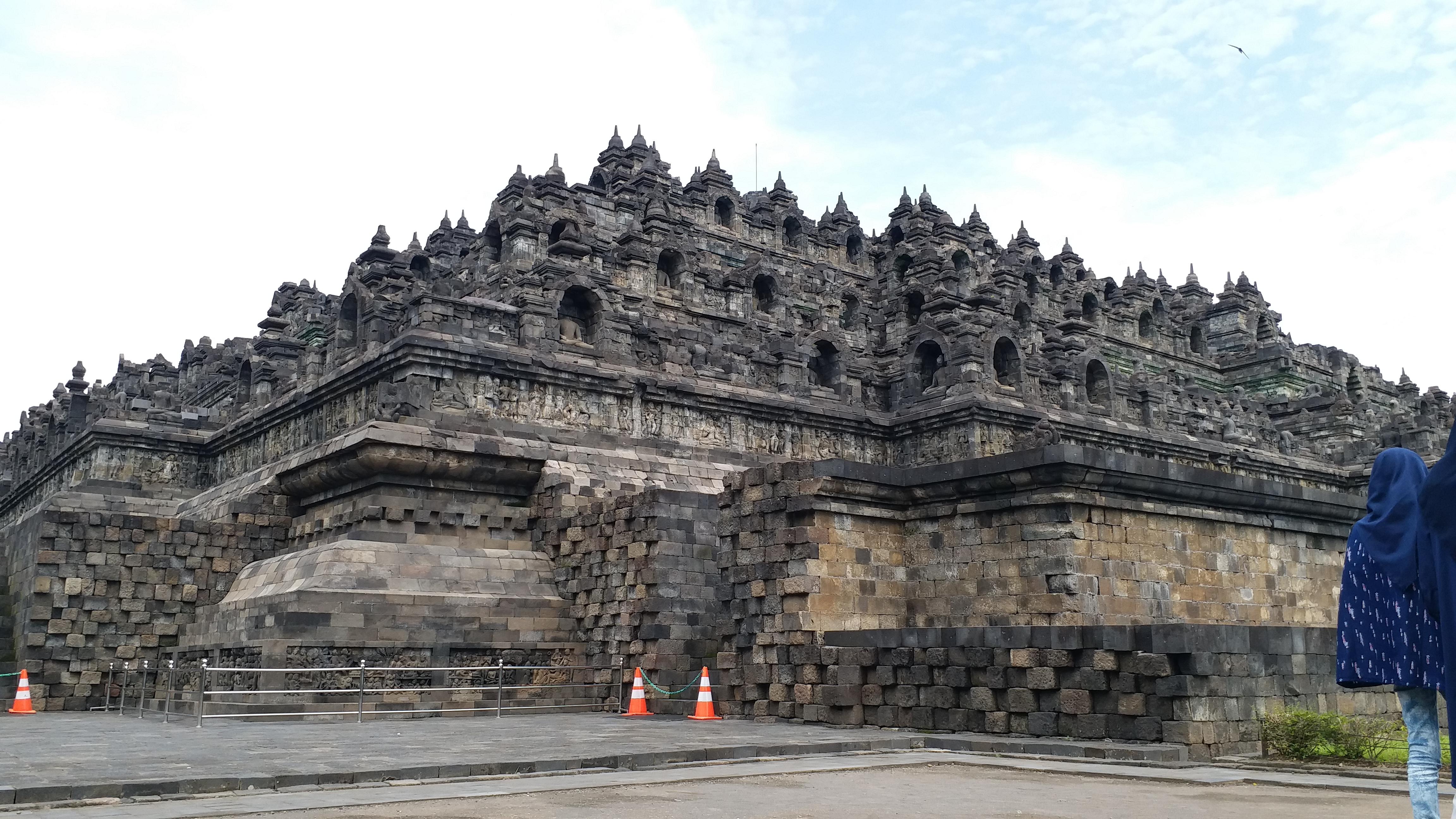 visit borobudur temple from Yogyakarta by bromotour.com