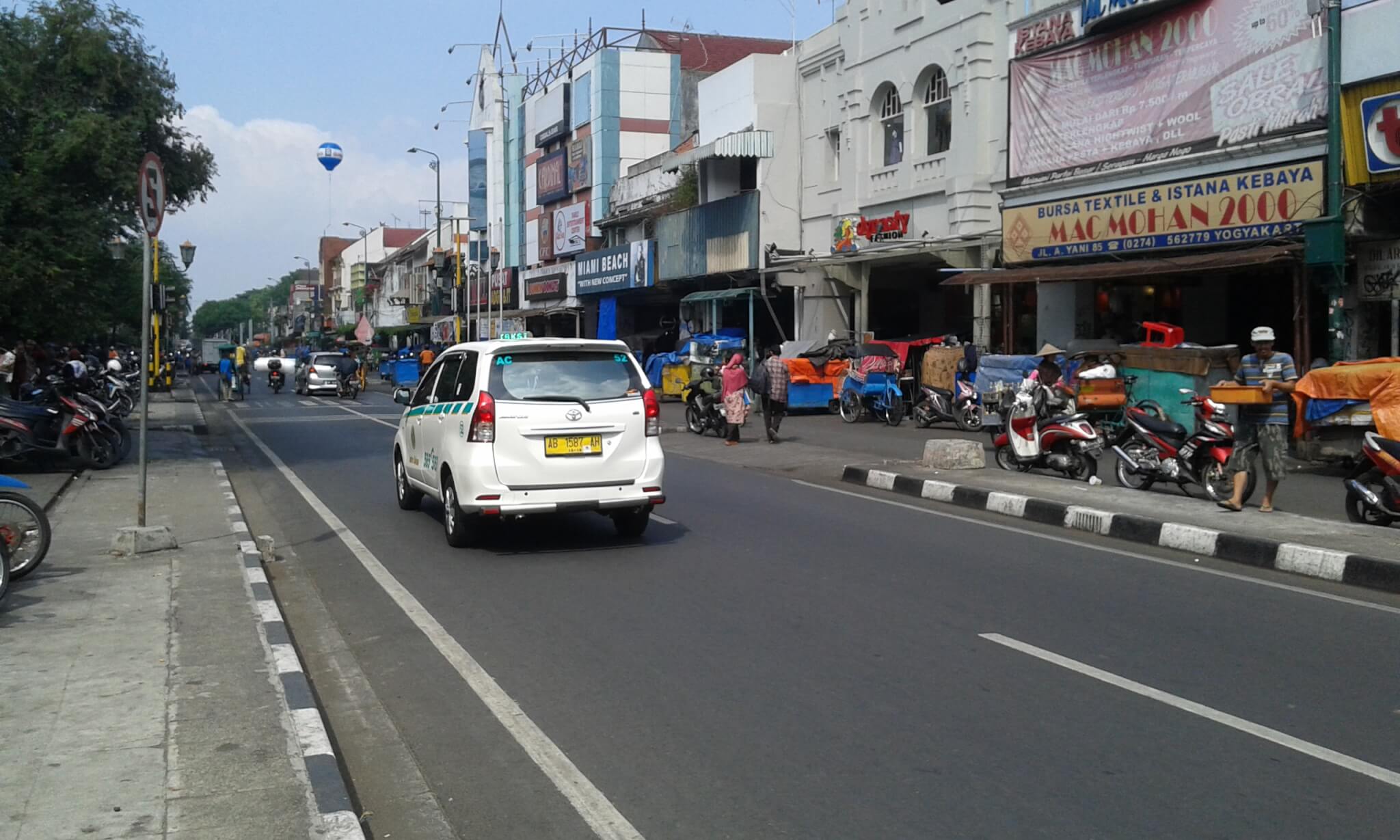 visit Malioboro Street in Yogyakarta with bromotour.com
